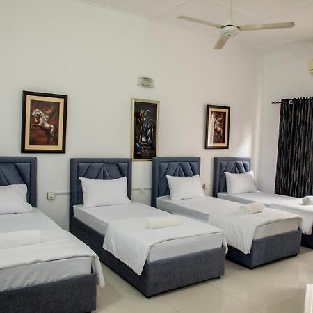 Funk Bunks - By The Lake Kandy Exterior photo