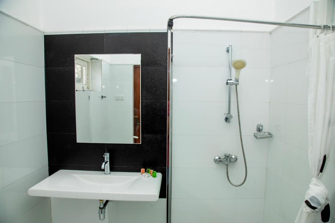 Funk Bunks - By The Lake Kandy Exterior photo