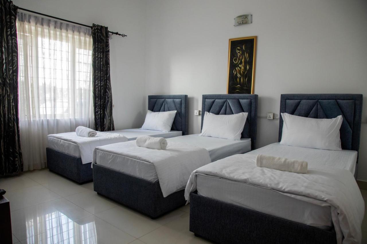 Funk Bunks - By The Lake Kandy Exterior photo