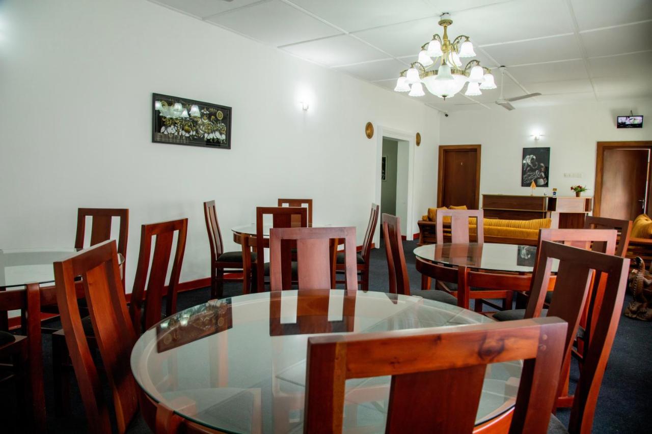 Funk Bunks - By The Lake Kandy Exterior photo